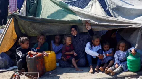 Dire Crisis in northern Gaza while Military Tanks Continue Operations