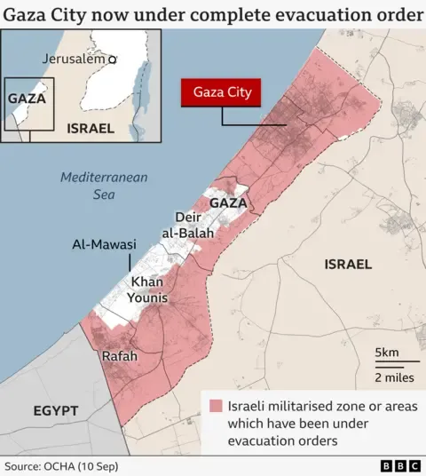Thousands Civilians Flee as Israeli Troops Advance Deeper into the City