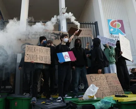 New France's PM Under Intense Scrutiny as Countrywide Strikes Paralyze Education and Transport