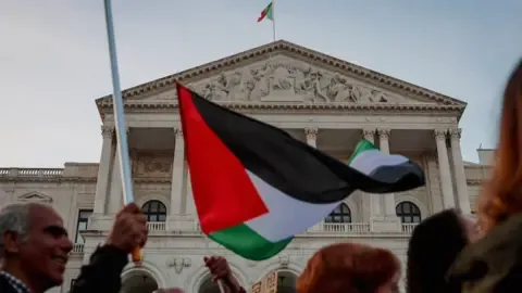 The Portuguese government confirms it will acknowledge a sovereign Palestine.